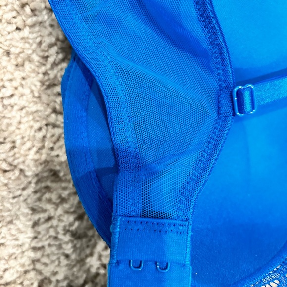 Victoria's Secret BOMBSHELL plunge, rhinestone shine straps, Pushup Bra NWOT - Picture 4 of 7